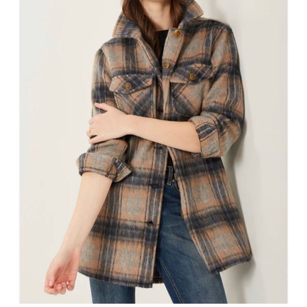 Charlie Paige Plaid shacket - Navy and Beige